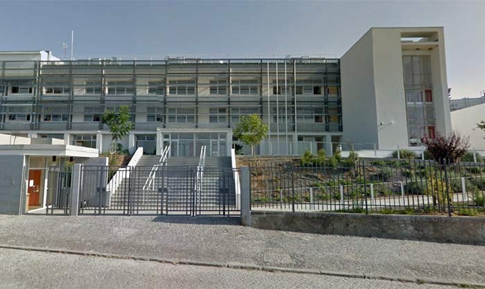 A Escola Secundária de Moura, que fica na região do Alentejo, é uma das 235 instituições de ensino portuguesas a adeirar ao projeto experimental (Foto: Reprodução/Google Maps)