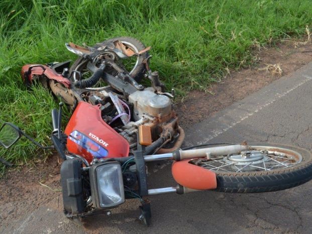 G1 - Motociclista e garupa morrem em acidente entre carro e moto