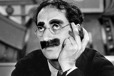 Groucho Marx foi mais um astro cômico que ficou famoso com seu inconfundível bigode