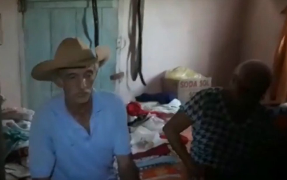 Casal de idosos é resgatado pela PM trancado em quarto de fazenda de Arenopólis — Foto: Reprodução|TV Anhanguera