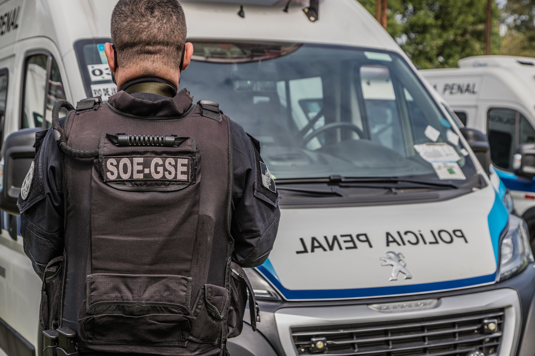 Processos parados em varas criminais: Seap informa a juízes não ter viaturas para levar presos a audiências na Justiça