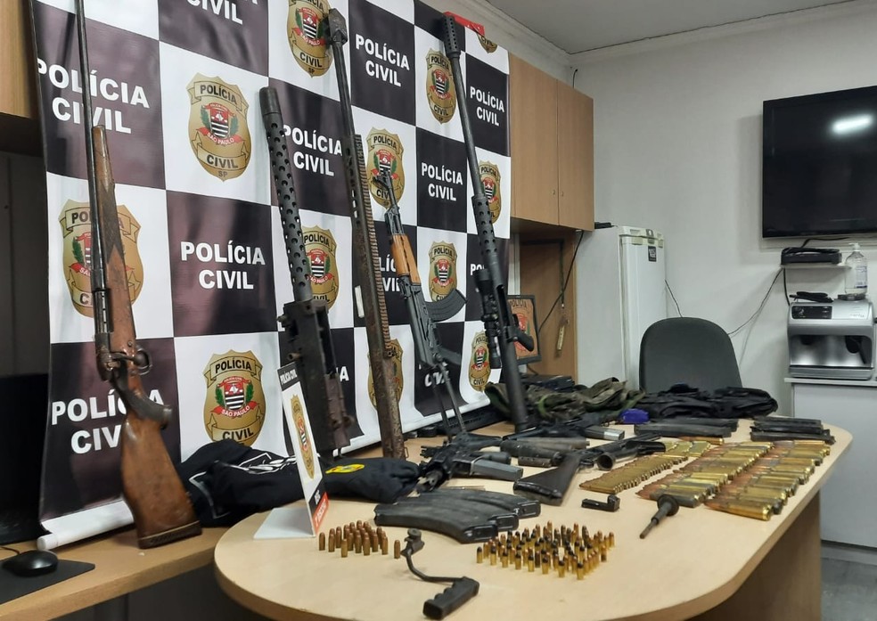 Polícia encontra no interior de SP depósito com armas de quadrilha que fez ataque em Guarapuava — Foto: Deic-SP/Divulgação