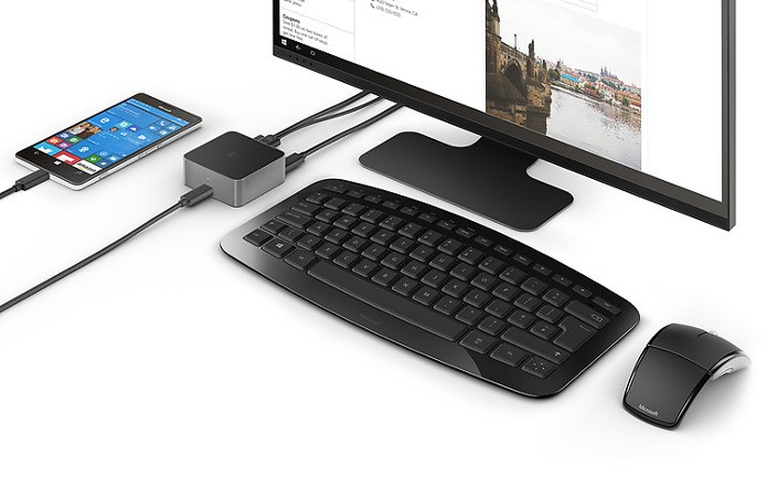 Com um simples Dock é possível transformar o celular em um PC funcional (Foto: Divulgação / Microsoft)