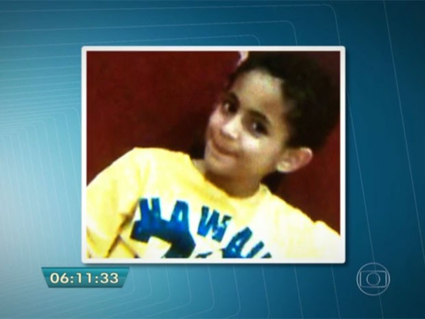 O corpo do menino Ezra foi encontrado um dia depois de os pais deixarem o Brasil (Foto: TV Globo/Reprodução)