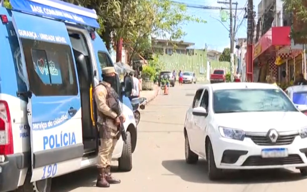 Polícia reforçou efetivo com base móvel de segurança em São Caetano — Foto: Reprodução/TV Bahia