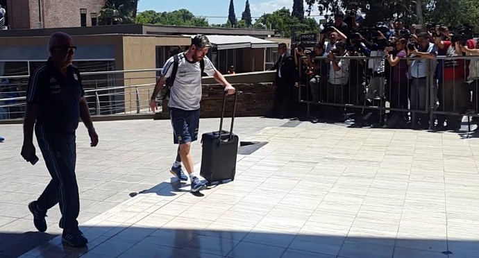 Messi em hotel na Argentina (Foto: Reprodução / Twitter)