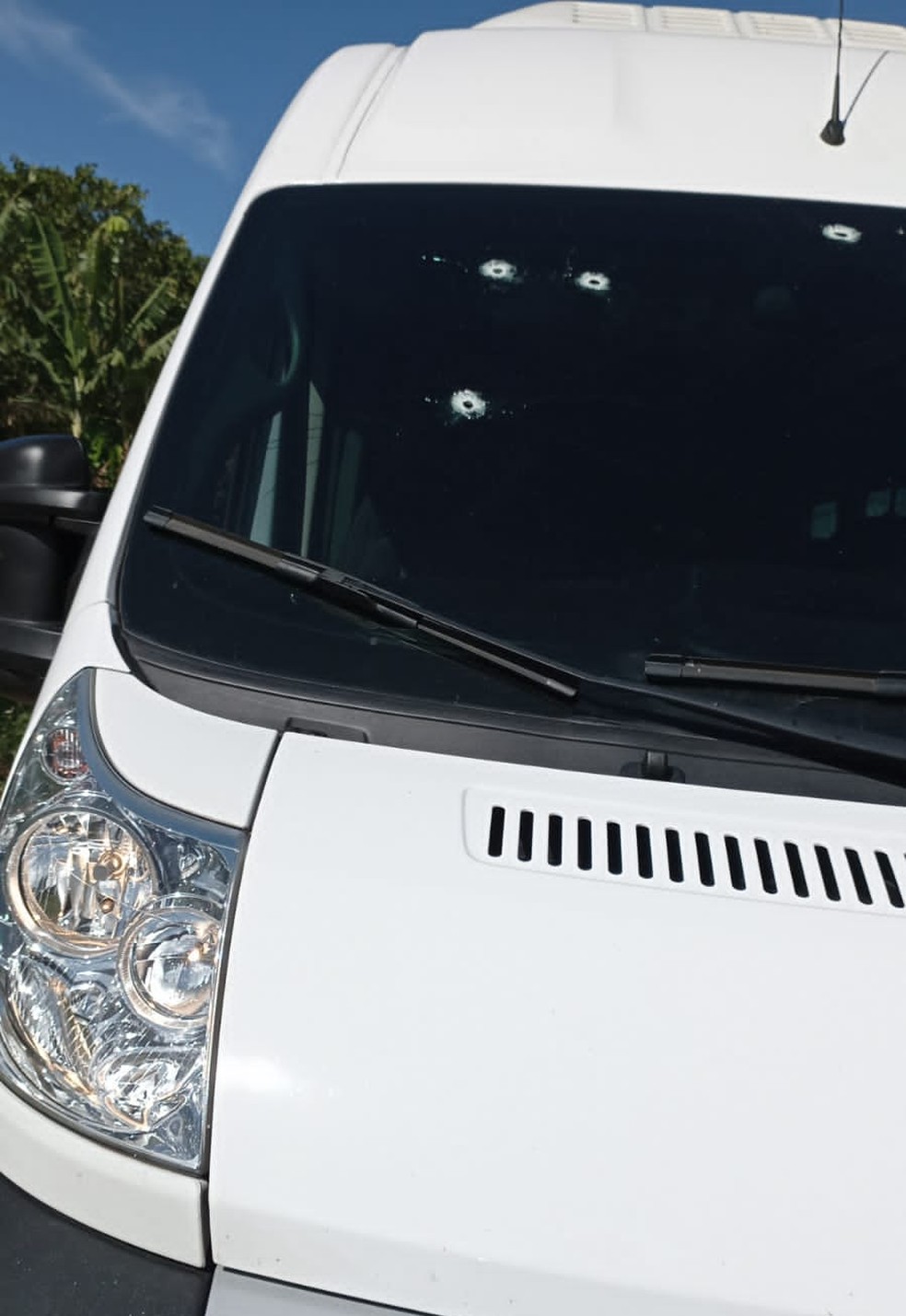 Equipe de segurança do governador do Rio de Janeiro, Claudio Castro, foi atacada a tiros em Macaé — Foto: Reprodução/redes sociais