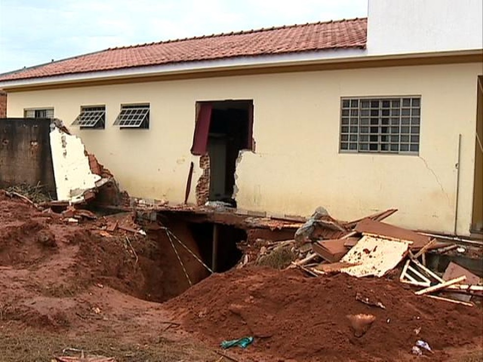 Soterramento ocorreu no dia 16 de março de 2013 ano e matou uma mulher — Foto: Reprodução/TV Fronteira