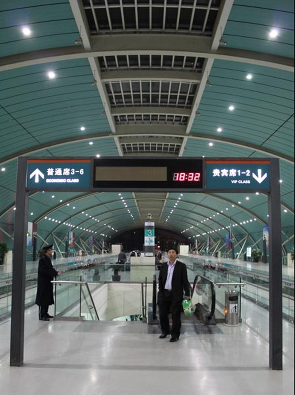 Estação de Longyang, ponto de partida do Maglev de Xangai — Foto: Leopoldo Godoy/G1
