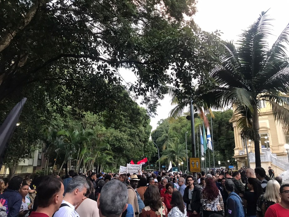 Os professores se reuniram no Largo do Machado e seguiram para o Palácio Guanabara