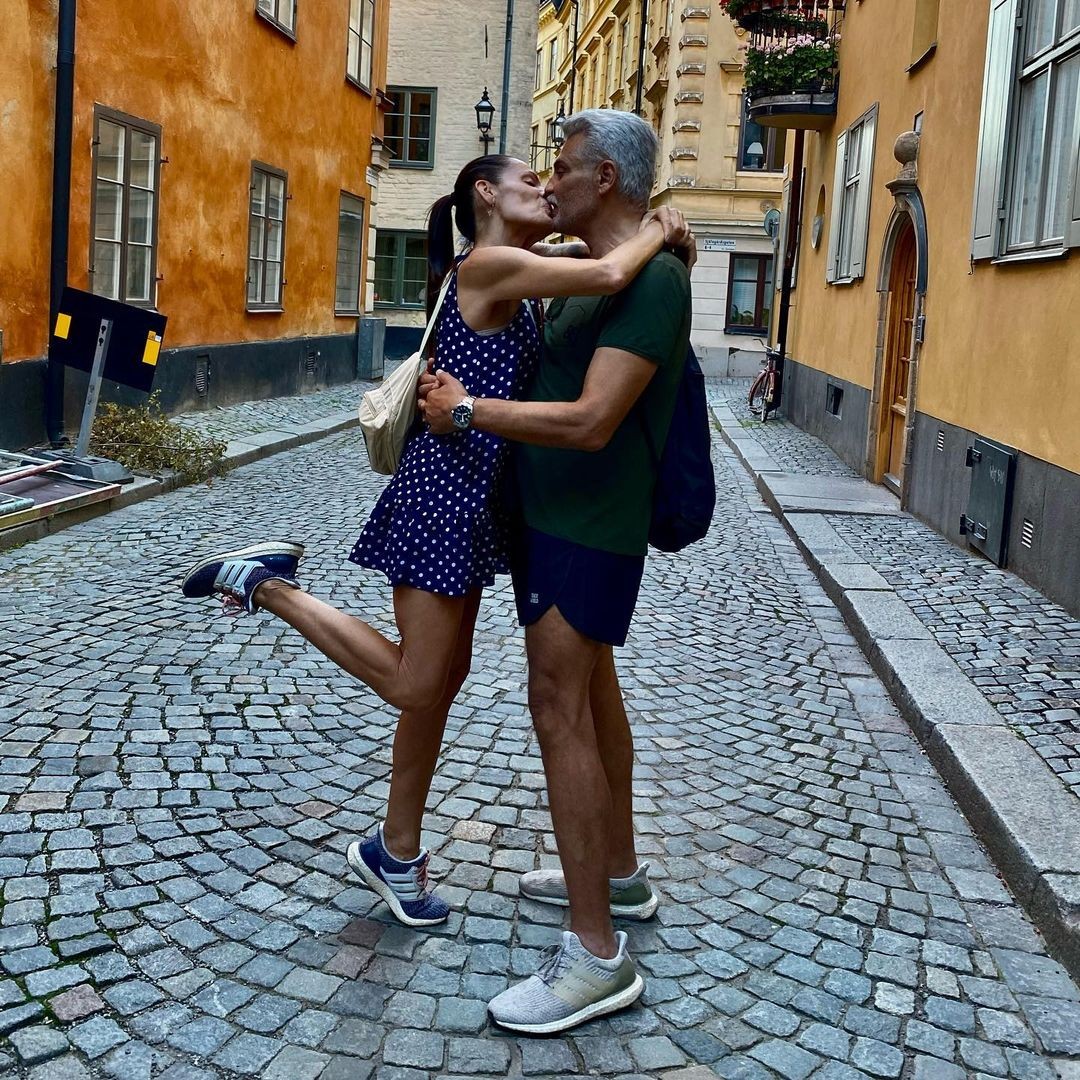 Tarcísio Filho surge em fotos românticas com a mulher durante viagem a Suécia (Foto: reprodução/ Instagram)