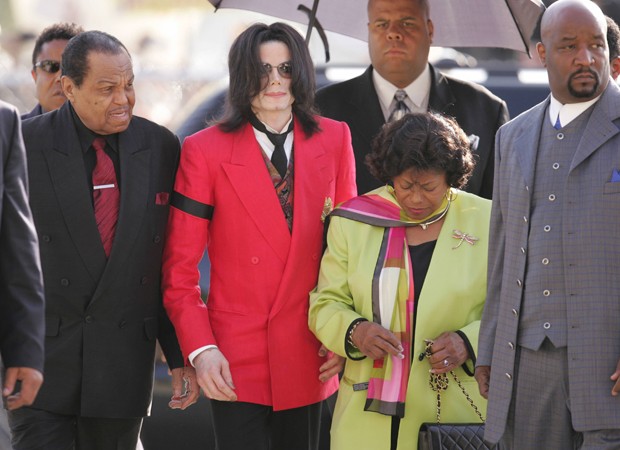 Michael Jackson com os pais, Joseph e Katherine (Foto: Getty Images)