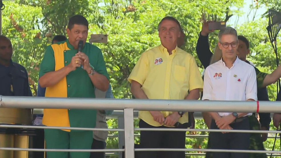 Candidato à reeleição, presidente Jair Bolsonaro (PL) participa de ato em Belo Horizonte (MG) ao lado de Romeu Zema (Novo) e pastor Valdemiro Santiago — Foto: Reprodução/TV Globo