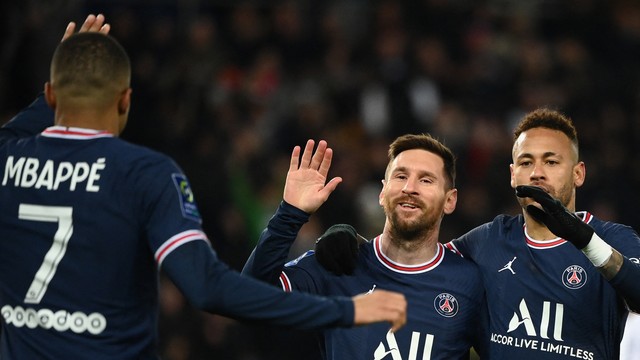 Messi, Neymar e Mbappé celebram juntos em vitória do PSG