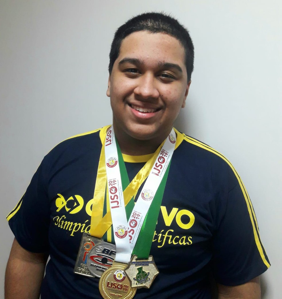 Caio Augusto Siqueira foi medalha de ouro na Olimpíada Internacional de Física — Foto: Divulgação/ Colégio Objetivo