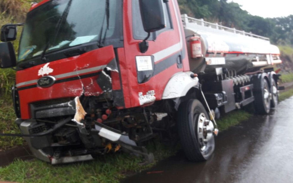 Caminhoneiro não ficou ferido após acidente (Foto: Arquivo Pessoal)