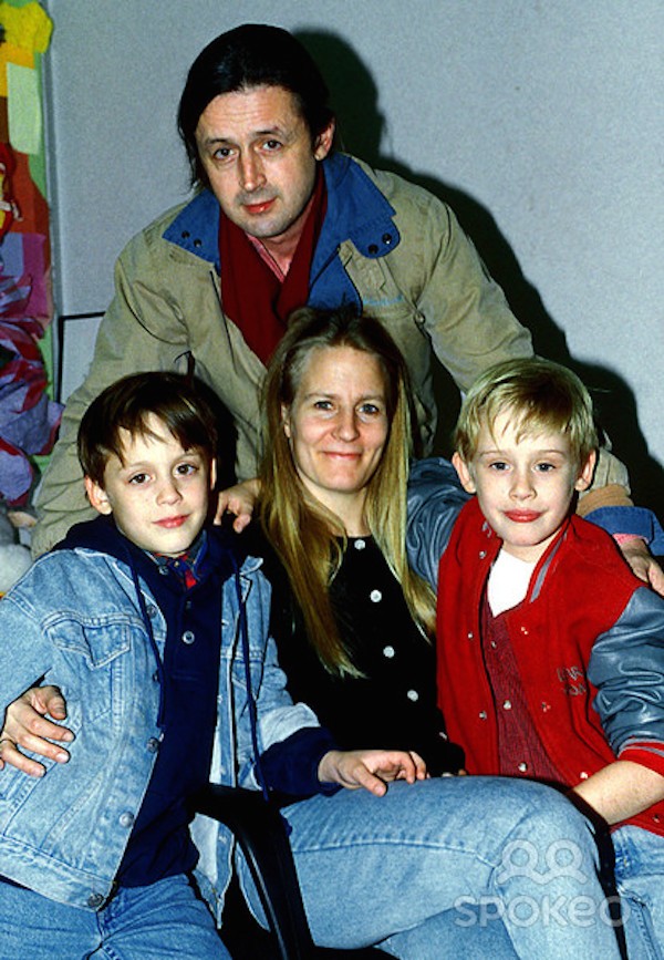Kit Culkin, sua ex-esposa, Macaulay Culkin e Kieran Culkin (Foto: Reprodução/Twitter)