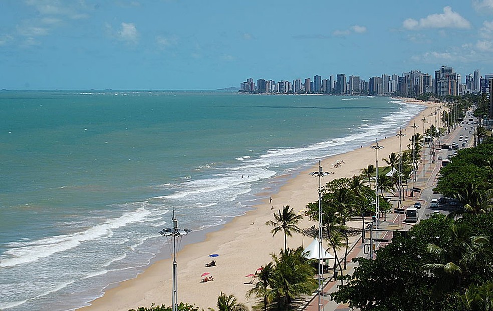 Dois trechos da Praia de Boa Viagem, no Recife, estão impróprios para banho até 18 de janeiro (Foto: Vanessa Bahé/G1)