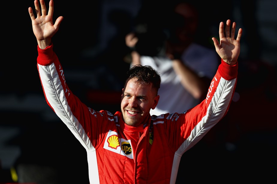 Quem ri por último... No safety car virtual, Vettel supera Hamilton e vence a primeira