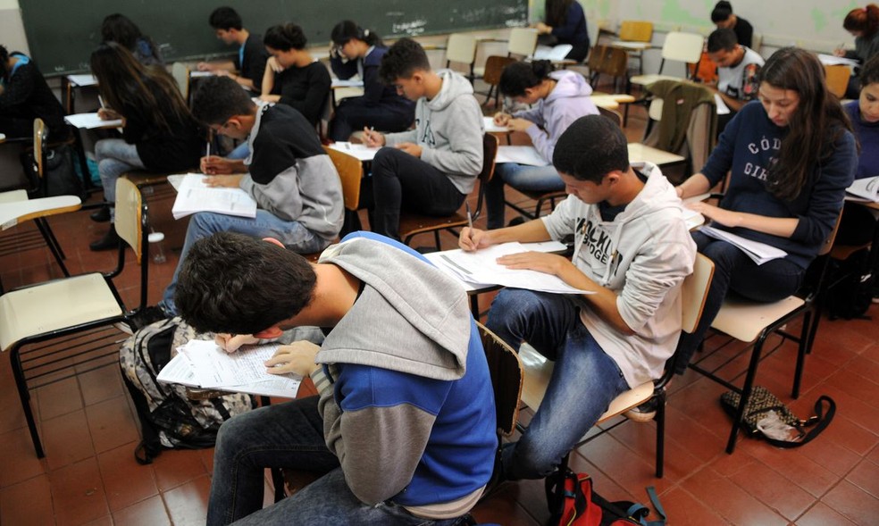 Estudantes do ensino médio em sala de aula — Foto: Gabriel Jabur/Agência Brasil