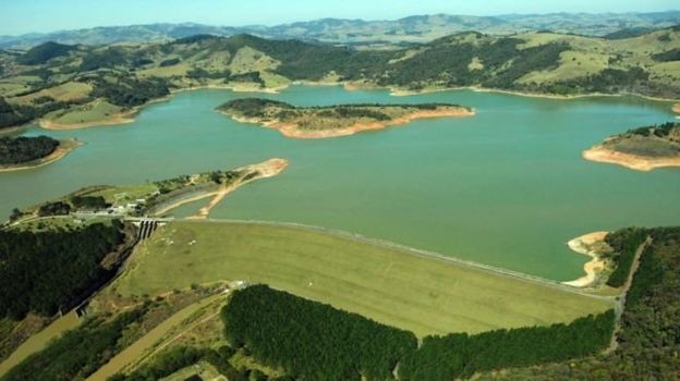 O sistema Cantareira, maior conjunto de reservatórios da Grande São Paulo, entrou em alerta pela redução do nível de água (Foto: sabesp)