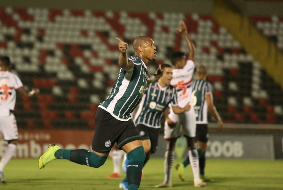 Rodrigão marca pelo segundo jogo seguido, chega a 13 gols e volta a brigar por artilharia da Série B