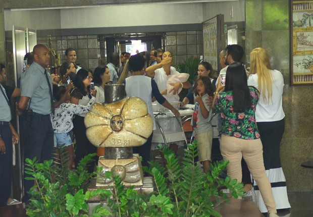 Ivete Sangalo deixa a maternidade Foto ANDRE MUZELLBRAZILNEWS