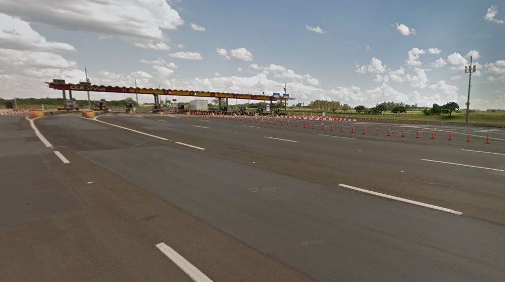 Praça de pedágio em Iaras (SP), na Castello Branco, onde motorista parou após dirigir por mais de 70 quilômetros na contramão — Foto: Reprodução/Google Street View
