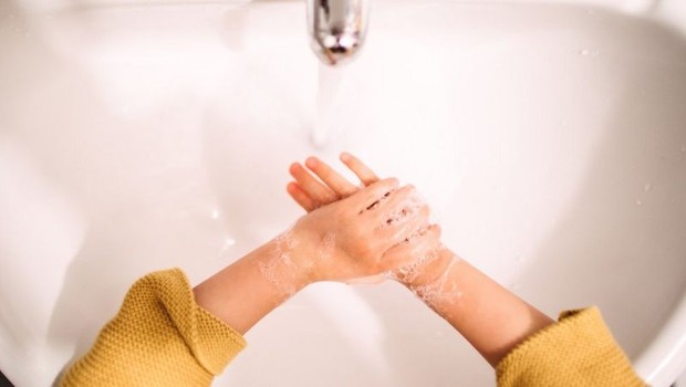 Especialistas afirmam que a ventilação é tão importante quanto lavagem das mãos, distanciamento e uso de máscaras (Foto: Getty Images via BBC News)