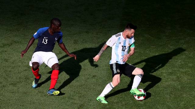 KantÃ© marca Messi em FranÃ§a x Argentina na Arena Kazan