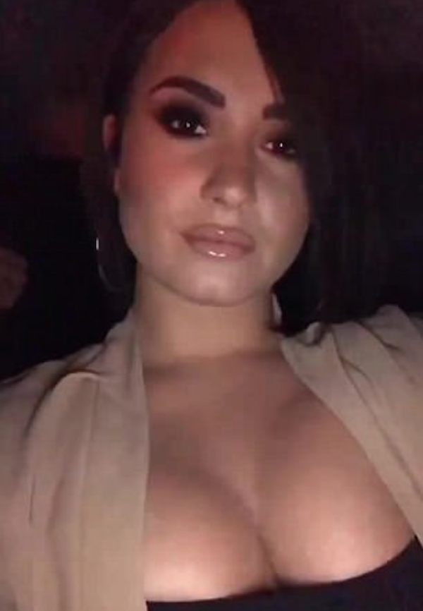 A cantora Demi Lovato mostrando seu novo corte de cabelo (Foto: Instagram)