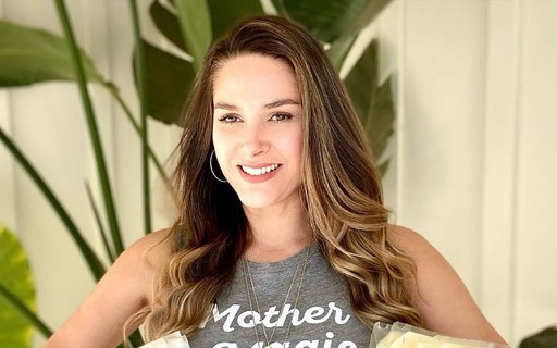 Fernanda Machado mostra estoque de leite materno: "Superpoder"