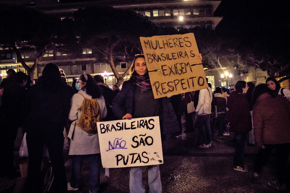 Brasileira protesta no Porto durante o último Dia Internacional da Mulher, em 8 de março