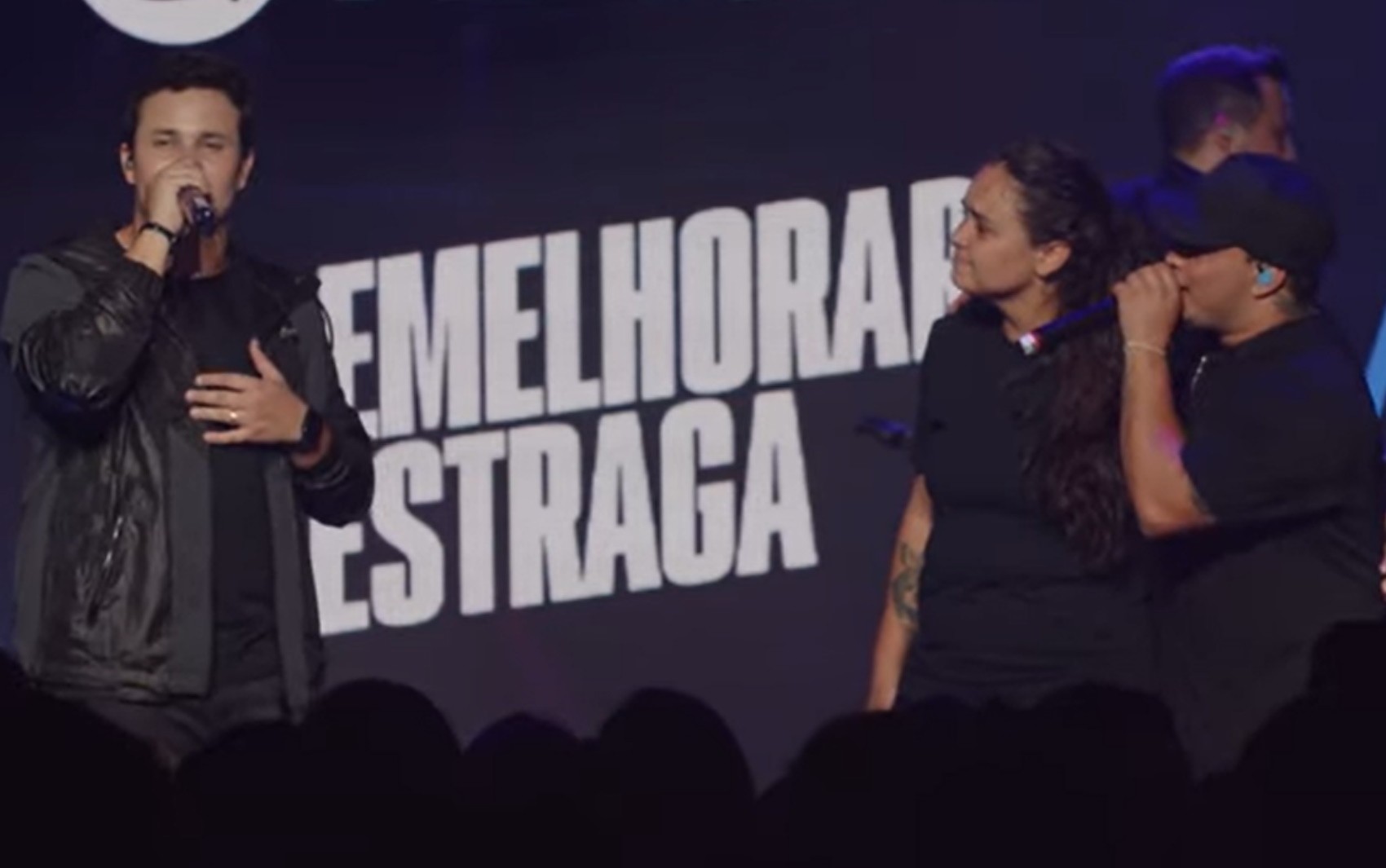 Luiza, que fazia dupla com Maurílio, se emociona durante show de Matheus e Kauan