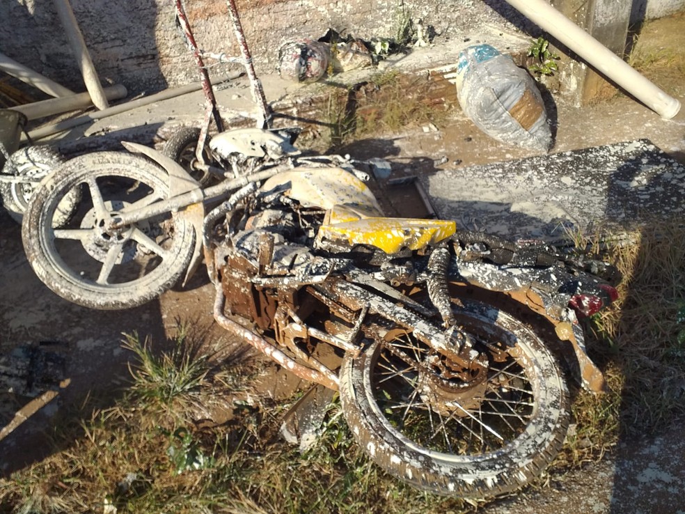Motorista perde controle de carro e entra com veículo em loja de material de construção em Porto Velho — Foto: arquivo