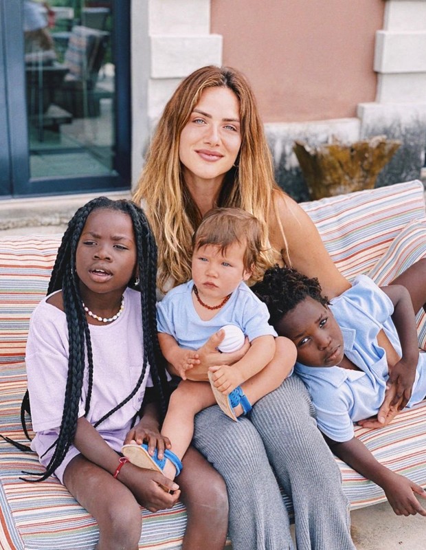 Giovanna Ewbank com os filhos (Foto: Reprodução/Twitter)