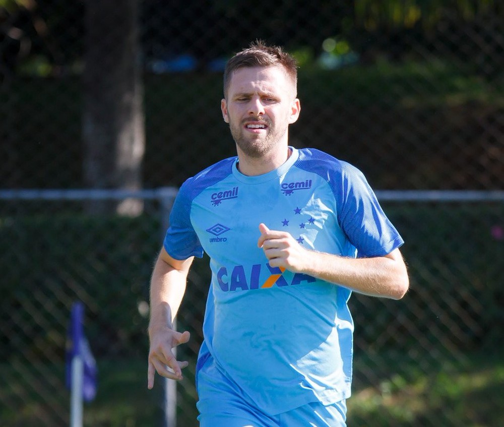 Em busca de nova história, Ezequiel é consultado por Mano para domingo