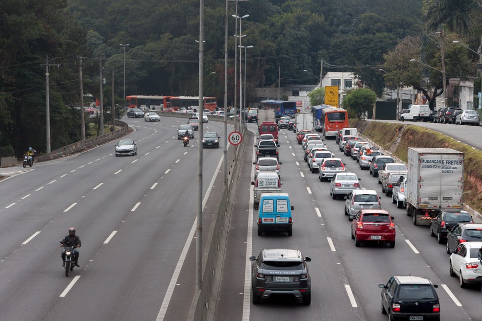 Fluxo mais intenso na volta do feriado, por sua vez, está previsto para a segunda-feira (9) por volta das 15h, se estendendo até às 21h.  (Foto: Marcelo Brandt/G1)