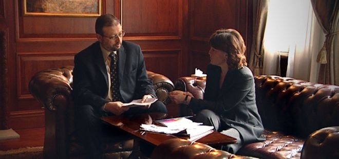 Jamal Khashoggi com a jornalista Jane Corbin em 2004 (Foto:  )