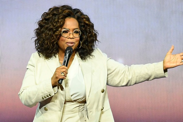 SAN FRANCISCO, CA - FEBRUARY 22:  Oprah Winfrey speaks during Oprah's 2020 Vision: Your Life in Focus Tour presented by WW (Weight Watchers Reimagined) at Chase Center on February 22, 2020 in San Francisco, California.  (Photo by Steve Jennings/Getty Imag (Foto: Getty Images)
