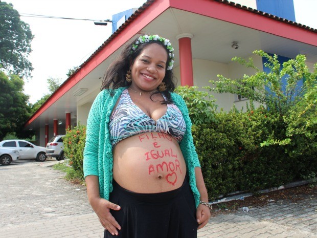Grávida há sete meses, Eriane diz que teme pea segurança da filha (Foto: Sérgio Rodrigues/ G1 AM)