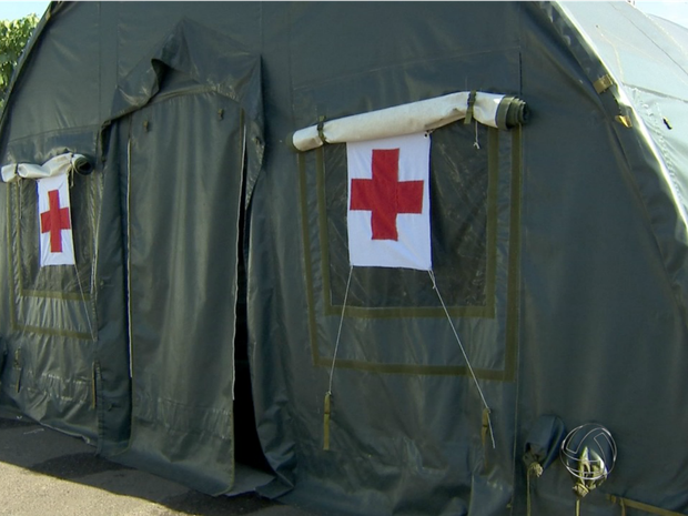 Equipe médica que fará atendimento nas tendas passou a manhã toda parada (Foto: Reprodução TV Morena)