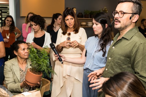 Anderson Santos, da Escola Botânica, comandou o workshop "Cultivo de plantas em casa", oferecido por Vasap