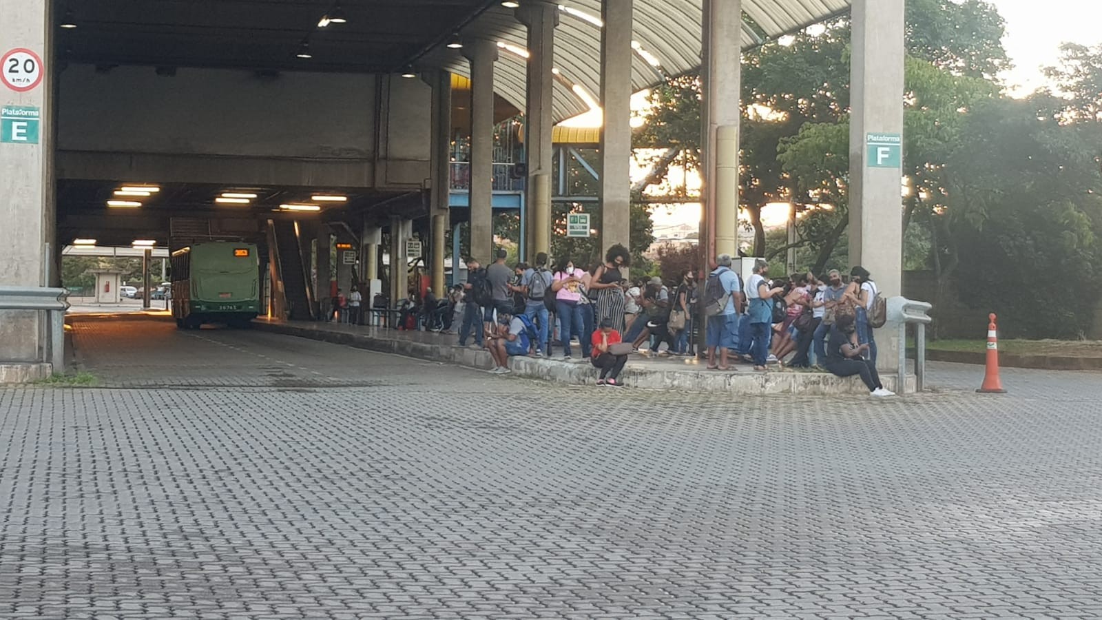 Funcionários da Transoeste encerram greve em BH; ônibus voltam a circular nesta terça