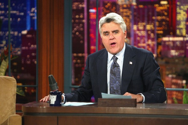 O apresentador de TV Jay Leno durante um episódio do The Tonight Show with Jay Leno (Foto: Getty Images)