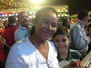 cozinheira e neto no são joão de caruaru 2016 (Foto: Lafaete Vaz/G1)