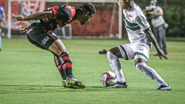 Vitória e Coritiba se enfrentaram no Barradão, nesta quarta-feira
