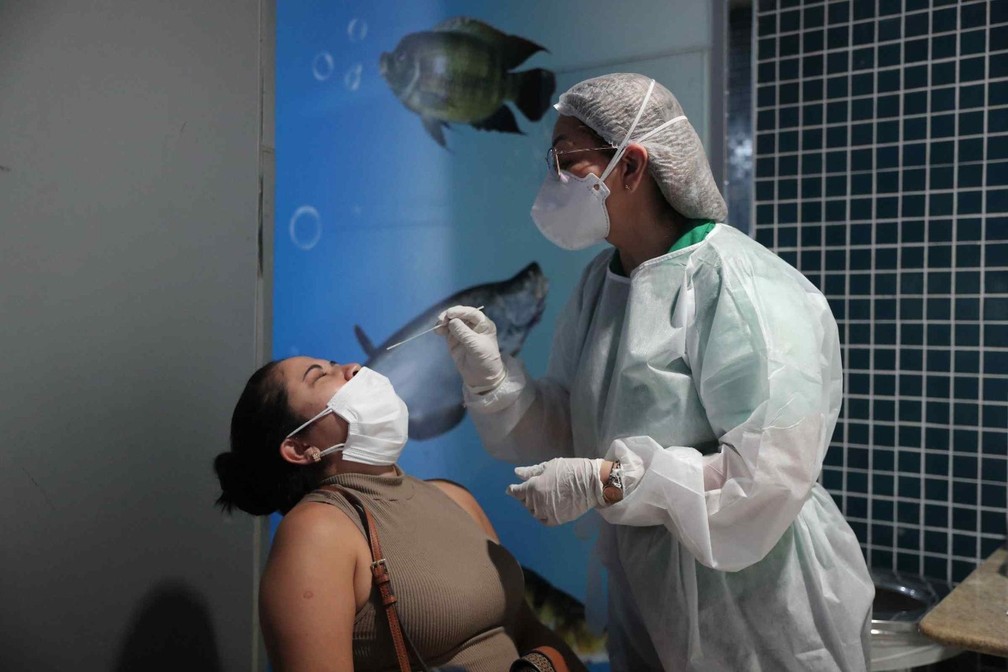 Testes de Covid-19 são realizados no Aeroporto de Manaus. — Foto: Tácio Melo/Secom-AM
