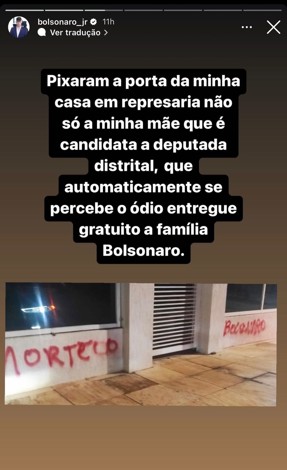 Postagem de Jair Renan Bolsonaro sobre pichação à casa da mãe dele, em Brasília — Foto: Instagram/Reprodução