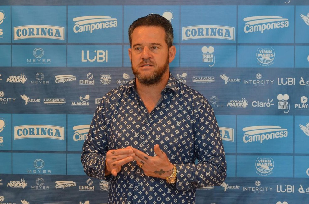 Argel Fuchs disse que CSA pode contratar quatro atletas — Foto: Augusto Oliveira/ASCOM CSA